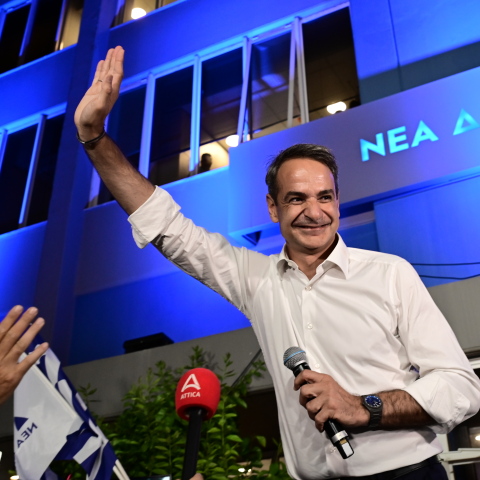 Ο Κυριάκος Μητσοτάκης στα γραφεία της Νέας Δημοκρατίας μετά τη νίκη του κόμματός του στις εκλογές της 25ης Ιουνίου
