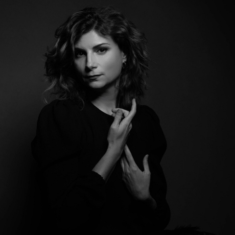 Η συνθέτις και πιανίστα Τάνια Γιαννούλη μιλάει στην ATHENS VOICE για το νέο της άλμπουμ «Solo» και τη μουσική της πορεία.