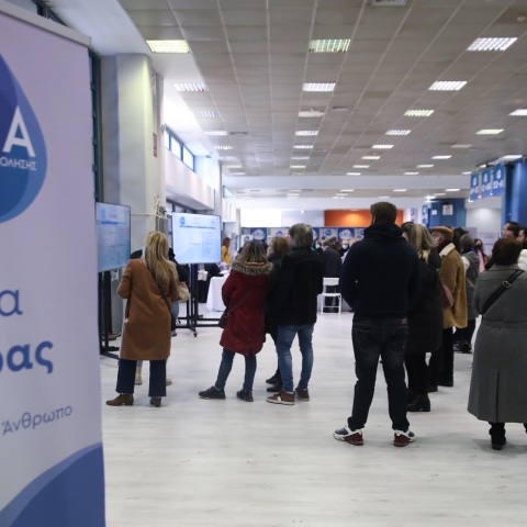 ΔΥΠΑ: Σχεδόν δύο στους τρεις ωφελούμενους των προγραμμάτων απασχόλησης συνεχίζει να εργάζεται 12 μήνες μετά τη λήξη του προγράμματος. 