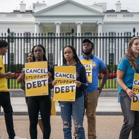 ΗΠΑ: Το Ανώτατο Δικαστήριο ακύρωσε το εμβληματικό μέτρο του προέδρου Μπάιντεν για διαγραφή μέρους του φοιτητικού χρέους - Επικράτησε η συντηρητική πλειοψηφία.