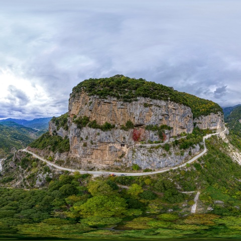 Ταξίδι στους Καλαρρύτες: Μια πρωτότυπη εικονική περιήγηση στην Κηπίνα και το ιστορικό μοναστήρι της περιοχής