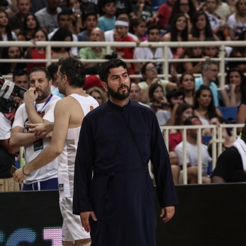 Κιβωτός του Κόσμου - πατήρ Αντώνιος: Αφέθηκε ελεύθερος με την επιβολή περιοριστικών όρων μετά την απολογία - Πώς απαντά στις καταγγελίες.