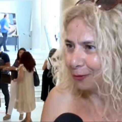 53χρονη γιαγιά από την Κρήτη πηγαίνει ξανά σχολείο