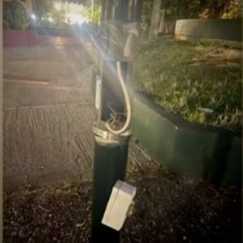 Γυμνά καλώδια σε κολώνα παιδικής χαράς στη Νέα Ιωνία