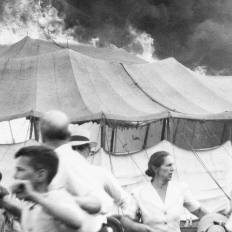 Σαν σήμερα 6 Ιουλίου: Το 1944 η τραγωδία στο τσίρκο του Χάρτφορντ - Τουλάχιστον 167 άτομα σκοτώθηκαν και περισσότεροι από 700 τραυματίστηκαν. 