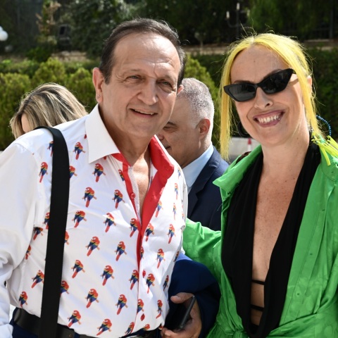 Ο Μάνος Βουλαρίνος σχολιάζει τις αντιδράσεις για το πώς ντύνονται οι βουλευτές όταν πάνε στη Βουλή.