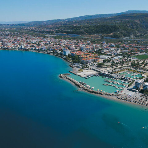 Ξυλόκαστρο, κοσμοπολίτικο και τόσο κοντά στην Αθήνα