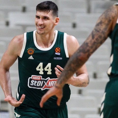 Επιστροφή στα πράσινα γνώριμα εδάφη για τον Ντίνο Μήτογλου καθώς υπέγραψε συμβόλαιο συνεργασίας 3 ετών με τον Παναθηναϊκό.