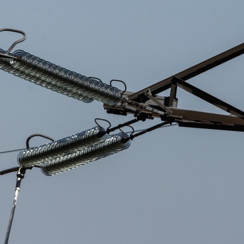 Σύρματα σε κολώνα ρεύματος