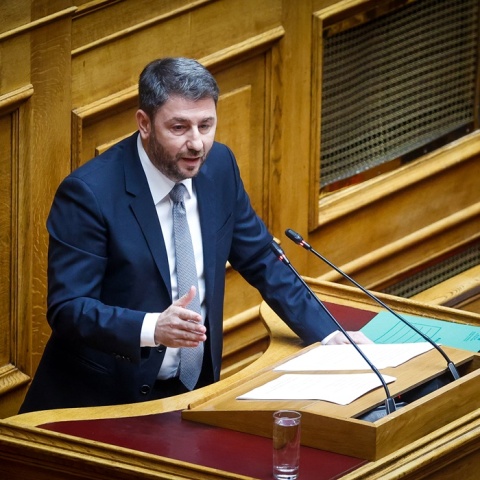 Ο πρόεδρος του ΠΑΣΟΚ - ΚΙΝΑΛ, Νίκος Ανδρουλάκης, στο βήμα της Βουλής