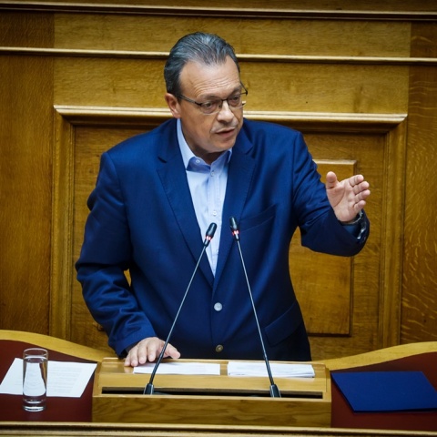 Ο Σωκράτης Φάμελλος στο βήμα της Βουλής