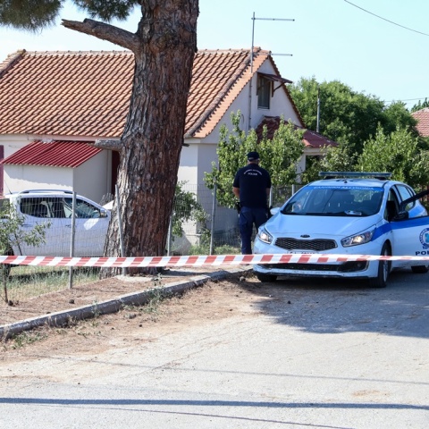 Το σημείο στο οποίο κατέληξε το αυτοκίνητο μετά την καταδίωξή του - Νεκρός από πυρά αστυνομικού ο 20χρονος οδηγός