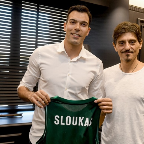 Εμφανώς ικανοποιημένος με την απόκτηση του Κώστα Σλούκα, ο Εργκίν Αταμάν σχολίασε τη μεταγραφή σε τουρκικό μέσο.