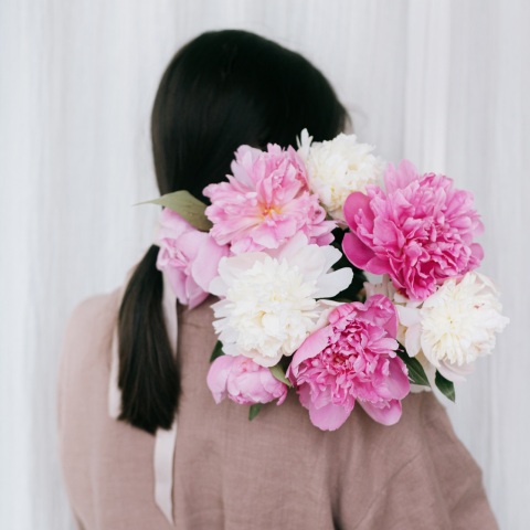 Ποιοι γιορτάζουν σήμερα 10 Ιουλίου; Το εορτολόγιο της Athens Voice σου τους θυμίζει. Μην ξεχάσεις να τους δώσεις τις καλύτερες ευχές σου!