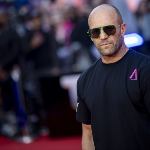 Τζέισον Στέιθαμ: Στο Πήλιο για τα γυρίσματα του «The Castaways» - Η τηλεοπτική σειρά αποτελεί παραγωγή του BBC - Αεροπλάνο τοποθετήθηκε στο δάσος της Ανάληψης.