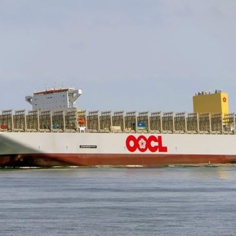 Στο λιμάνι του Πειραιά θα καταπλεύσει τη Δευτέρα το νεότευκτο «OOCL Piraeus» - Ένα από τα μεγαλύτερα πλοία κοντέινερ παγκοσμίως.