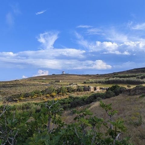 Τήνος: Στον περιπατητικό τουρισμό και τις εναλλακτικές μορφές τουρισμού ποντάρει το νησί των Κυκλάδων για να επιμηκύνει την τουριστική περίοδο.