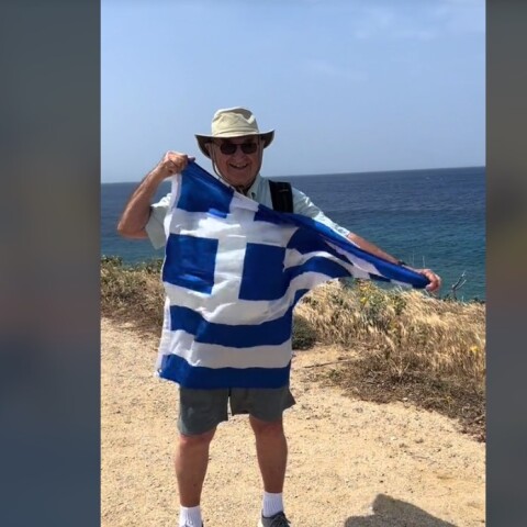 Ο 89χρονος ομογενής παππούς συγκινεί στο Tik Tok