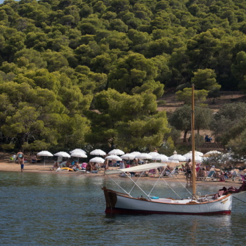 Σπέτσες: Οδηγός για αξιοθέατα, παραλίες, φαγητό, διασκέδαση