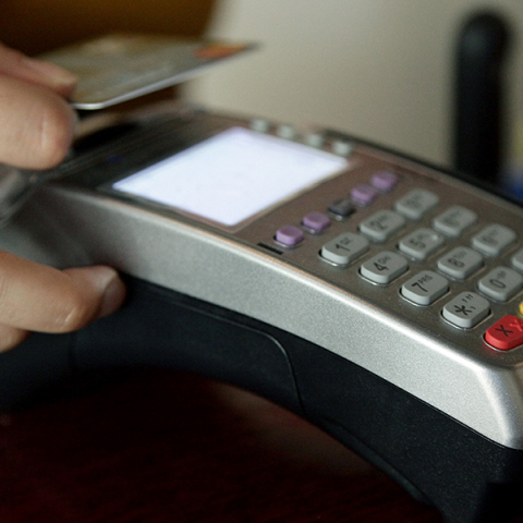 Αχρήματες συναλλαγές κατά της φοροδιαφυγής, μόνο αν δεν αφαιρούν εισόδημα από τους πολίτες