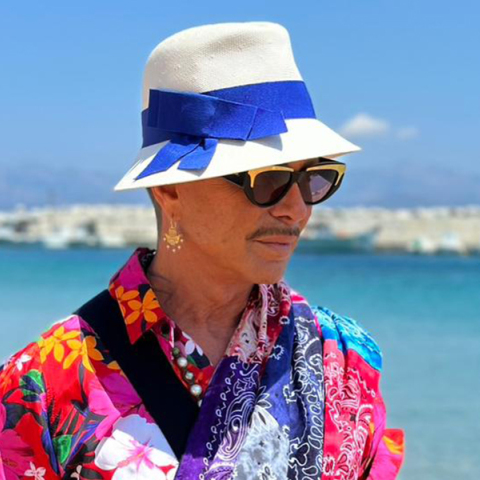 Η Σίκινος του Λάκη Γαβαλά