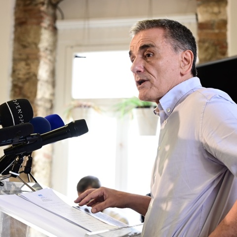 Υποψήφιος για την προεδρία του ΣΥΡΙΖΑ ο Ευκλείδης Τσακαλώτος