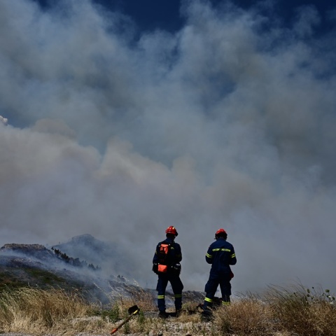 Καπνός από τη φωτιά στα Δερβενοχώρια 