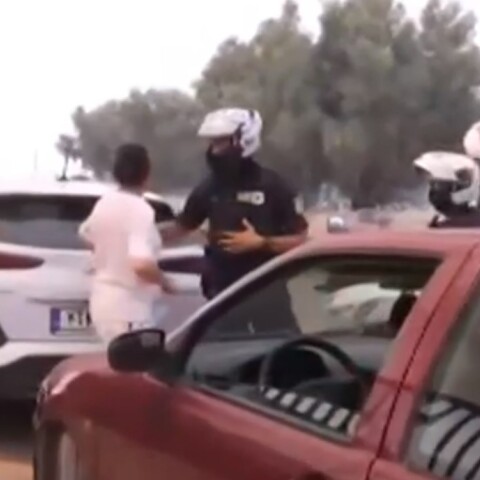 Αστυνομικός πείθει γυναίκα να φύγει από το Κανδήλι Μεγάρων