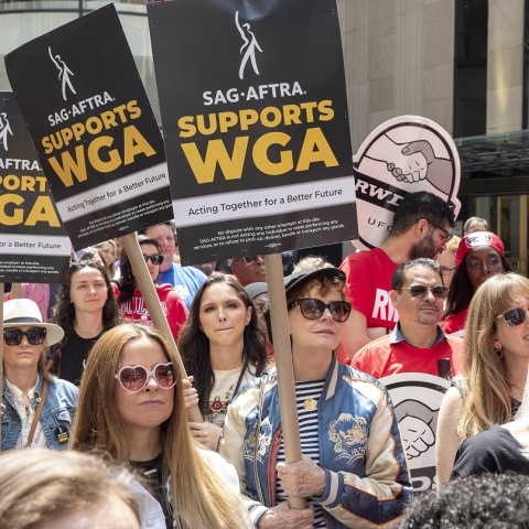 Explainer: Το χρονικό της απεργίας των ηθοποιών και σεναριογράφων στις ΗΠΑ - Η στάση του σωματείου SAG - AFTRA