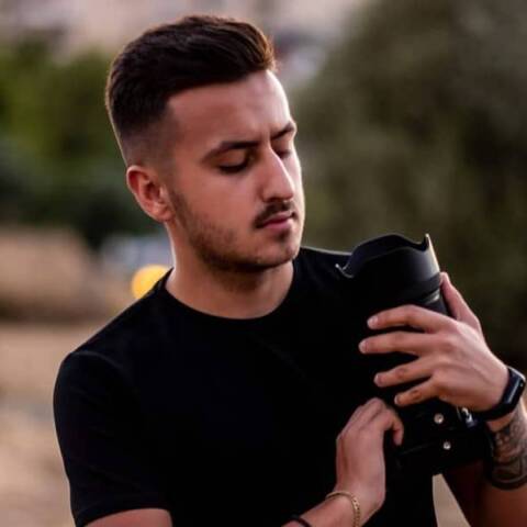 Podcast Behind the Lights - Βαγγέλης Νάκης, Μάριος Τσουλχάι | Μίλι Σουλοβάρι, ο άνθρωπος πίσω από την οθόνη