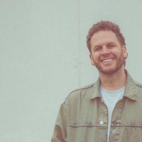 Ο Seba Campos μας στένει την κασέτα του καλοκαιριού.