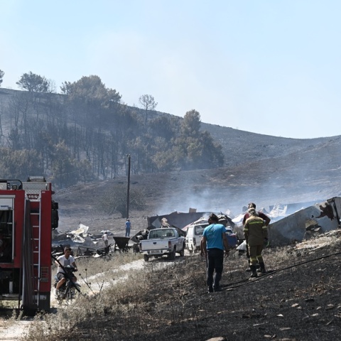 Αποκαΐδια από το καταστροφικό πέρασμα της φωτιάς στη Μαγνησία