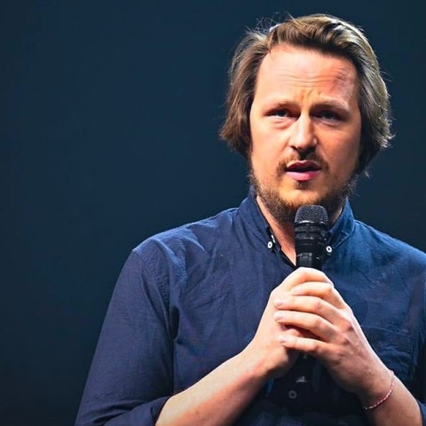 Γαλλία: Ένας 34χρονος ακροδεξιός δημοσιογράφος στη διεύθυνση της εφημερίδας Journal du Dimanche – Το προφίλ του Ζοφρουά Λεζέν.