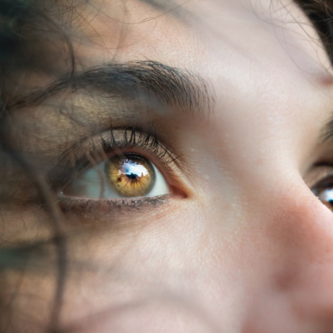 Ηλικιακή εκφύλιση της ωχράς κηλίδας: Τα 8 βασικά δεδομένα.