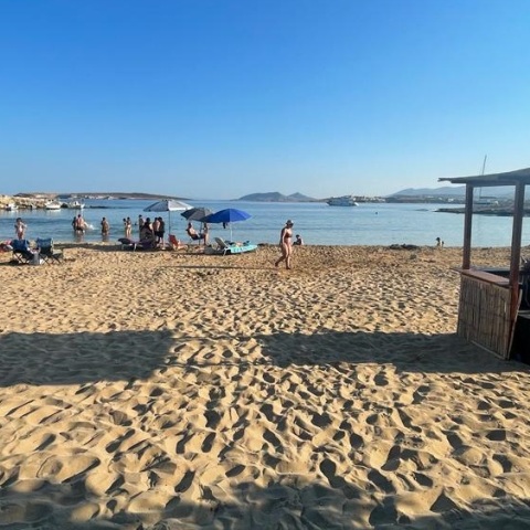 Κίνημα της Πετσέτας: Πρώτη νίκη για την πρωτοβουλία πολιτών - Απομακρύνθηκαν ξαπλώστρες και ομπρέλες στην παραλία Μικρή Σάντα Μαρία της Πάρου. 