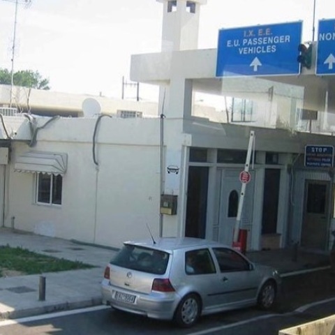 Ο Βούλγαρος που κατέβασε την ελληνική σημαία προσπάθησε να διαφύγει - Συνελήφθη από τις βουλγαρικές αρχές - Καταδικάζει την ενέργειά του η πρεσβεία.