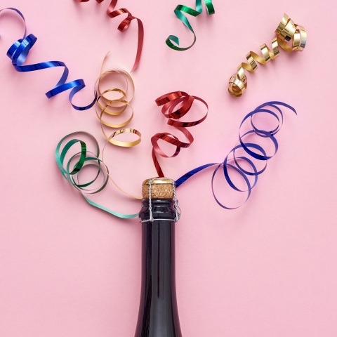 Ποιοι γιορτάζουν σήμερα 6 Αυγούστου; Το εορτολόγιο της Athens Voice σου τους θυμίζει. Μην ξεχάσεις να τους δώσεις τις καλύτερες ευχές σου!