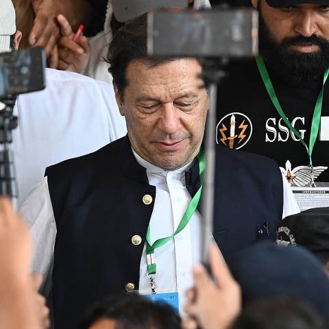 Πακιστάν: Σε κεντρική φυλακή της πόλης Αντιάλα θα φυλακιστεί ο πρώην πρωθυπουργός Ιμράν Χαν - Καταδικάστηκε για πρακτικές διαφθοράς.