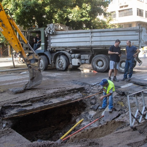 Θεσσαλονίκη: Πλήρης υδροδότηση μετά τις 23:30 στο τμήμα του κέντρου που έχει προβλήματα μετά τη θραύση αγωγού ύδρευσης στην οδό Ερμού.