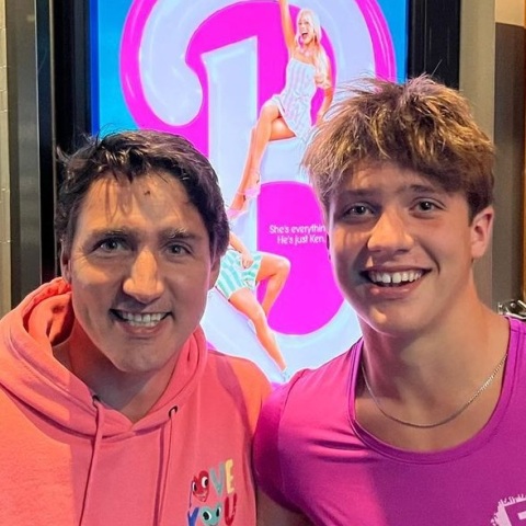 Τζάστιν Τριντό: Ο πρωθυπουργός του Καναδά βρέθηκε σε σινεμά μαζί με τον γιο του για την ταινία «Barbie» - Λίγες ημέρες μετά την ανακοίνωση του διαζυγίου του.