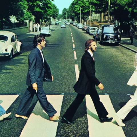 Σαν σήμερα 8 Αυγούστου: Το 1969, οι Beatles φωτογραφίζονται στην Abbey Road από τον Ίαν Μακμίλαν - Η θεωρία συνωμοσίας για τον θάνατο του Πολ ΜακΚάρτνεϊ.