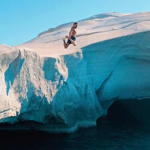 Vogue: Κορυφαίος προορισμός του καλοκαιριού η Ελλάδα - Το αφιέρωμα της γαλλικής έκδοσης στα τουριστικά θέλγητρα της χώρας μας.