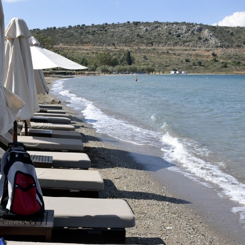 Οι κλέφτες με τις ξαπλώστρες