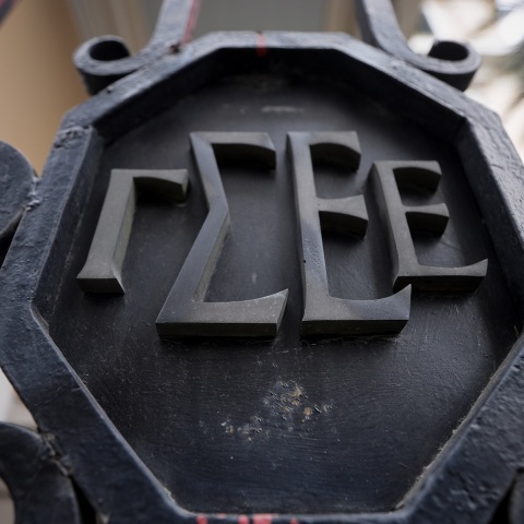 ΓΣΕΕ: Πώς αμείβονται οι μισθωτοί του ιδιωτικού τομέα την 15η Αυγούστου - Τι ισχύει με τις υποχρεωτικές αργίες και τη λειτουργία των επιχειρήσεων.