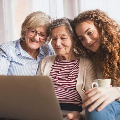 Τι είναι η ξηροφθαλμία: Σε τι οφείλεται και τι συνιστούν οι ειδικοί