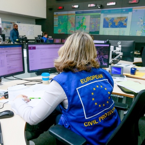 Πολιτική Προστασία στην Ευρωπαϊκή Ένωση - Γυναίκα στο κέντρο ελέγχου