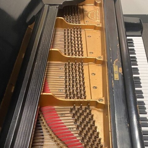 Το πιάνο του Τζον Λένον που δημοπρατείται