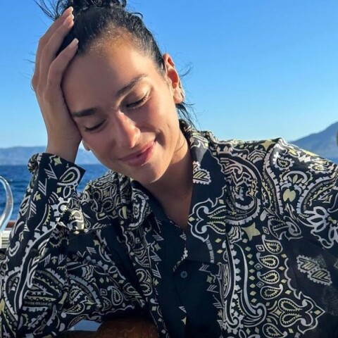 Η Ντούα Λίπα απολαμβάνει τις διακοπές της στην Ελλάδα