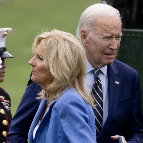 Πυρκαγιές στη Χαβάη: Ο Τζο Μπάιντεν θα μεταβεί στο Μάουι στις 21 Αυγούστου - Εν μέσω επικρίσεων για την αντίδρασή του στις φονικές φωτιές.