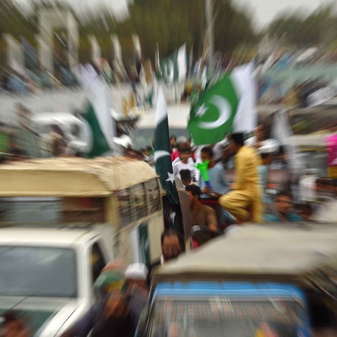 Πακιστάν: Πλήθος επιτίθεται σε εκκλησίες έπειτα από κατηγορίες για βεβήλωση του Κορανίου από χριστιανούς - Καταγγέλλονται βανδαλισμοί και πλιάτσικο.